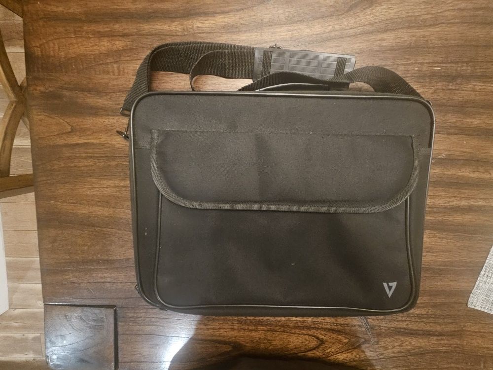 Black V7 15.6"-16" Laptop Carrying Case
