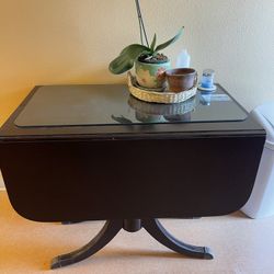 Antique Drop leaf Table W/add’l Leafs & 4 chairs