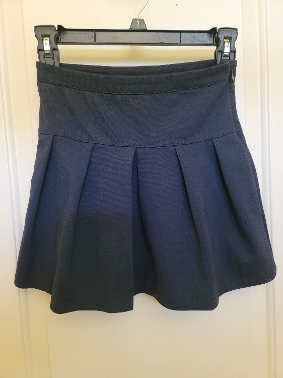 GAP UNIFORM SKIRT
Size M (8)
BRAND NEW
