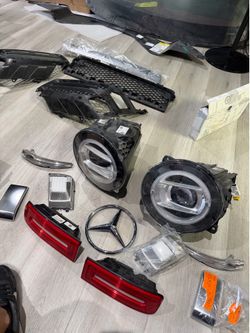 2024 MercedesBenz g63 head lights complete set