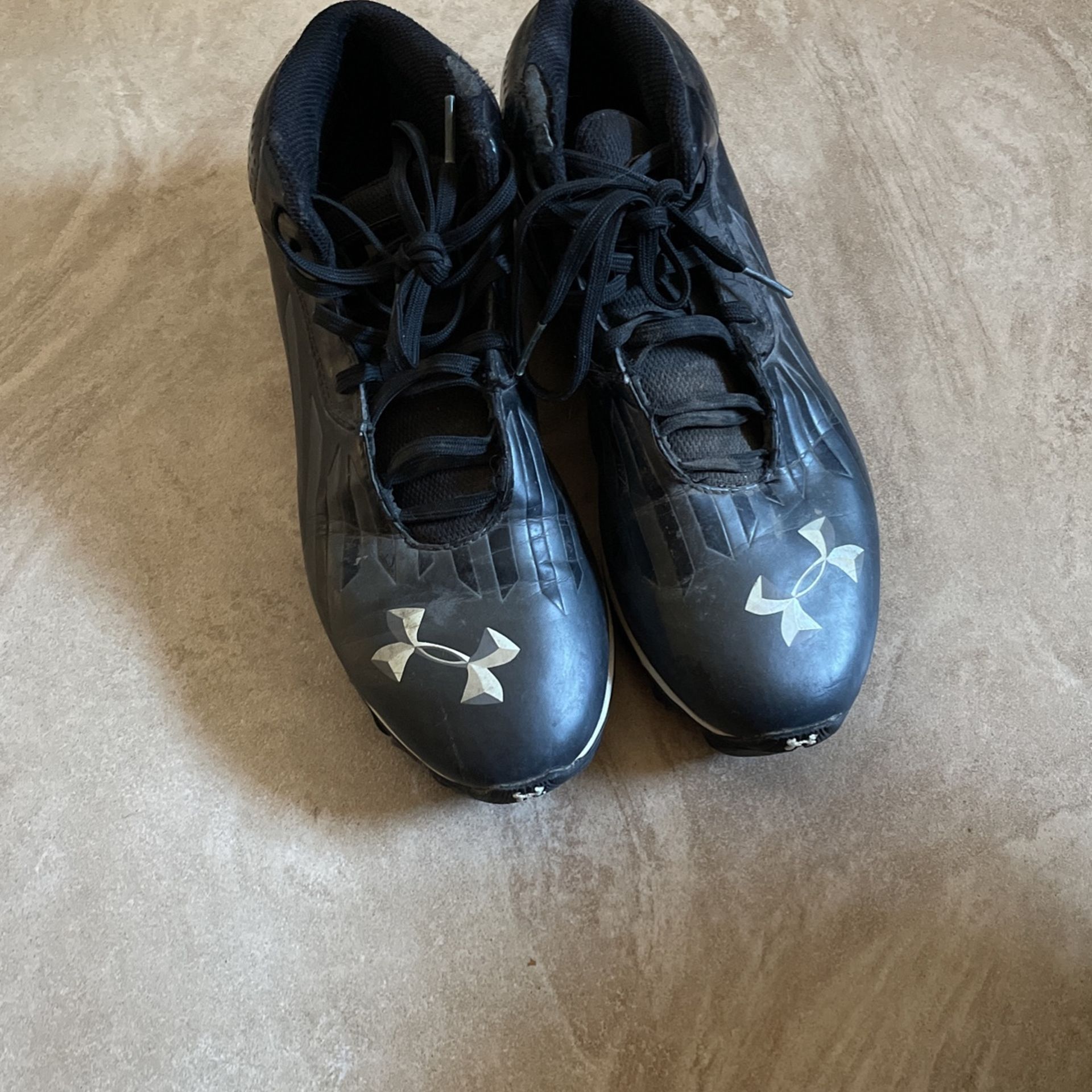 Under Armor Size 7 Football Cleats