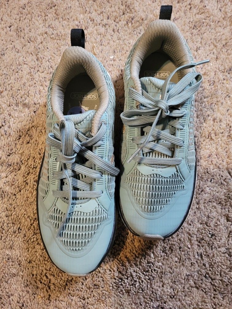 Women's Sage Green PUMA Softsides...size 7.5