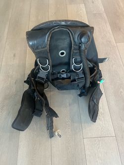 SeaQuest BCD for Scuba Diving Back Inflate Men’s Size Medium, Integrated weight pockets