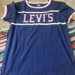 levi’s tee