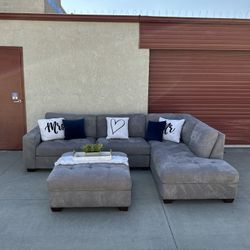 Thomasville Sectional With Ottoman ! (FREE DELIVERY 🚚)