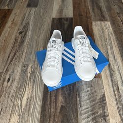 Women Adidas Sneakers (Size US 8)