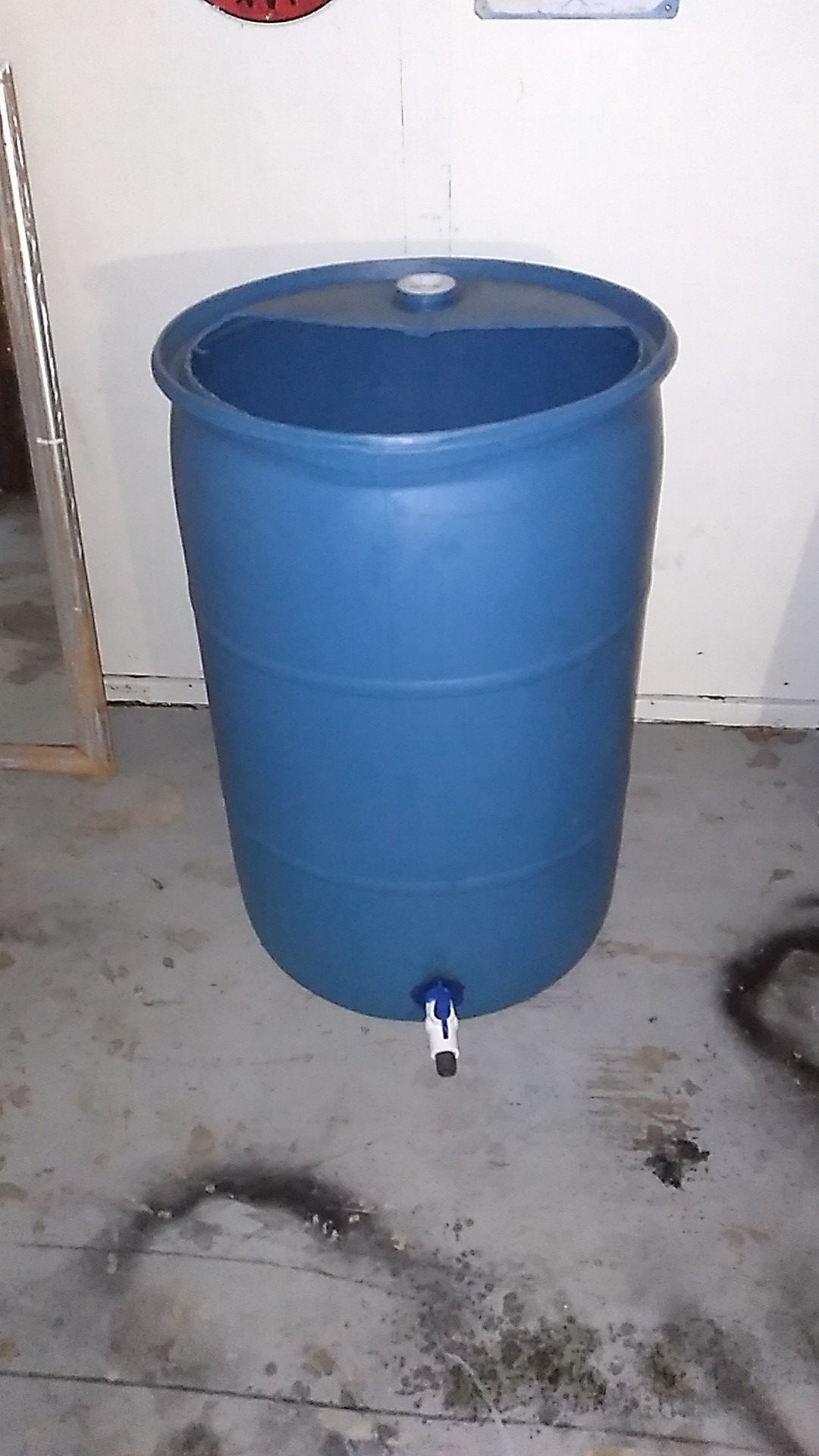 55 gallon water tank/barrel/drum w/ new 3/4 water spout ready for water hose.