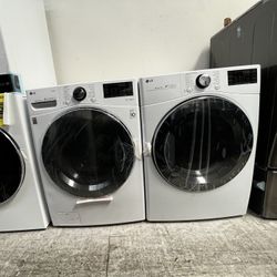 LG WASHER AND GAS DRYER W STEAM 