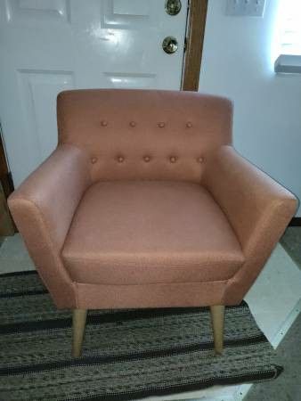 Accent chair! Like New! NOBLE HOUSE HOME FURNISHINGS BRAND!