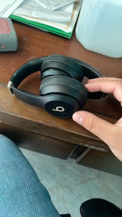 Bluetooth wireless Beats Solo 4