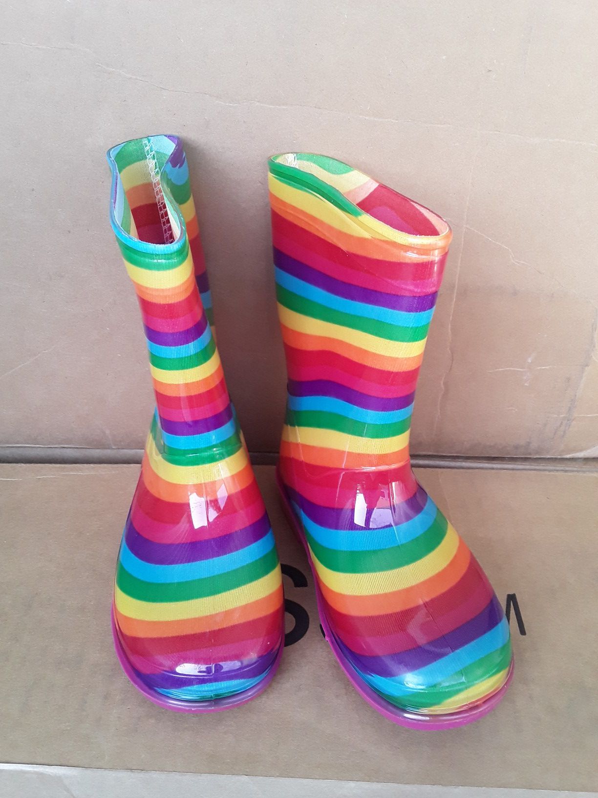 Pick up in Parlier only!! Rainbow Rain Boots Kids Size 9. New never been worn.