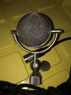 Studio Mic With Wire