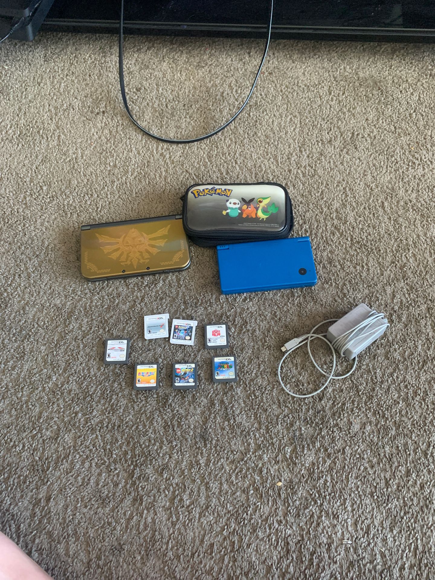 Nintendo 3DS The Legend of Zelda and DSI with games and charger with case