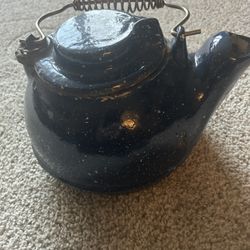 VINTAGE  UNIFLAME, 2.5 QUARTS BLUE SPECKLED PORCELAIN CAST IRON KETTLE