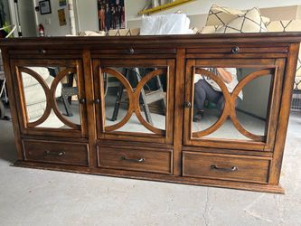 Entertainment cabinet