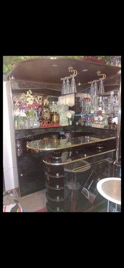 $1,800 black and gold bar set good condition very nice piece firm on price