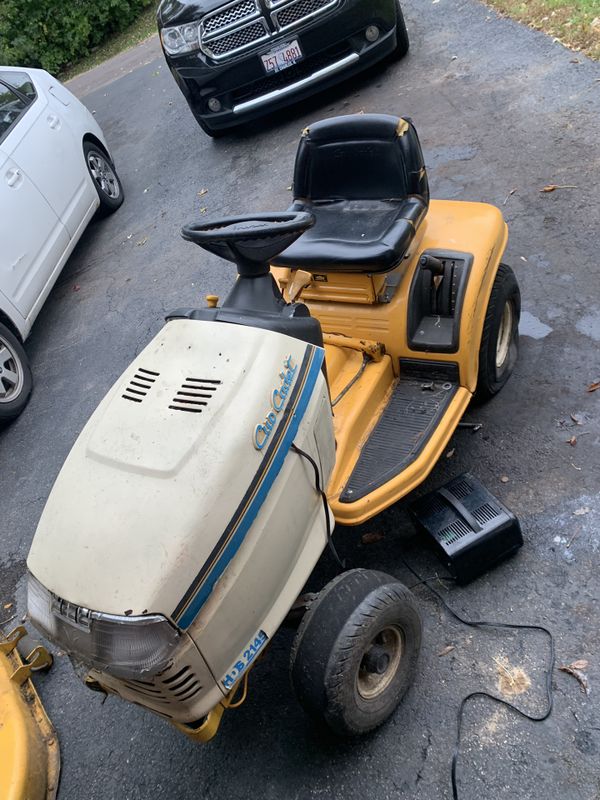 Cub cadet tractor for parts. Has a onan Cummins elite 140 motor for