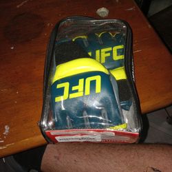 UFC MMA Gloves Small Unopened