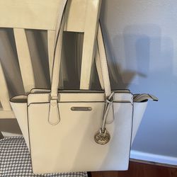 Micheal Kors Cream Leather Bag With Removable Strap