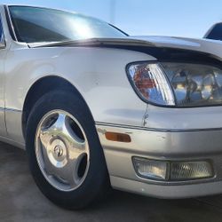 2000 Lexus LS 400