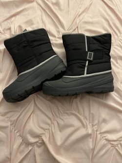 Kids Cat & Jack Snow Boots In Size 6