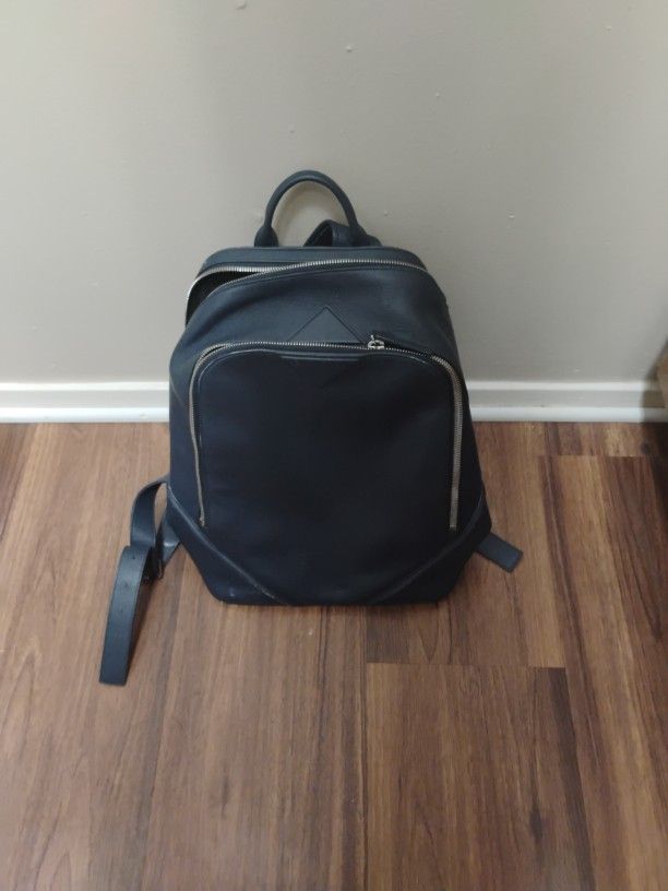 MCM NAVY BLUE DUKE BAG.