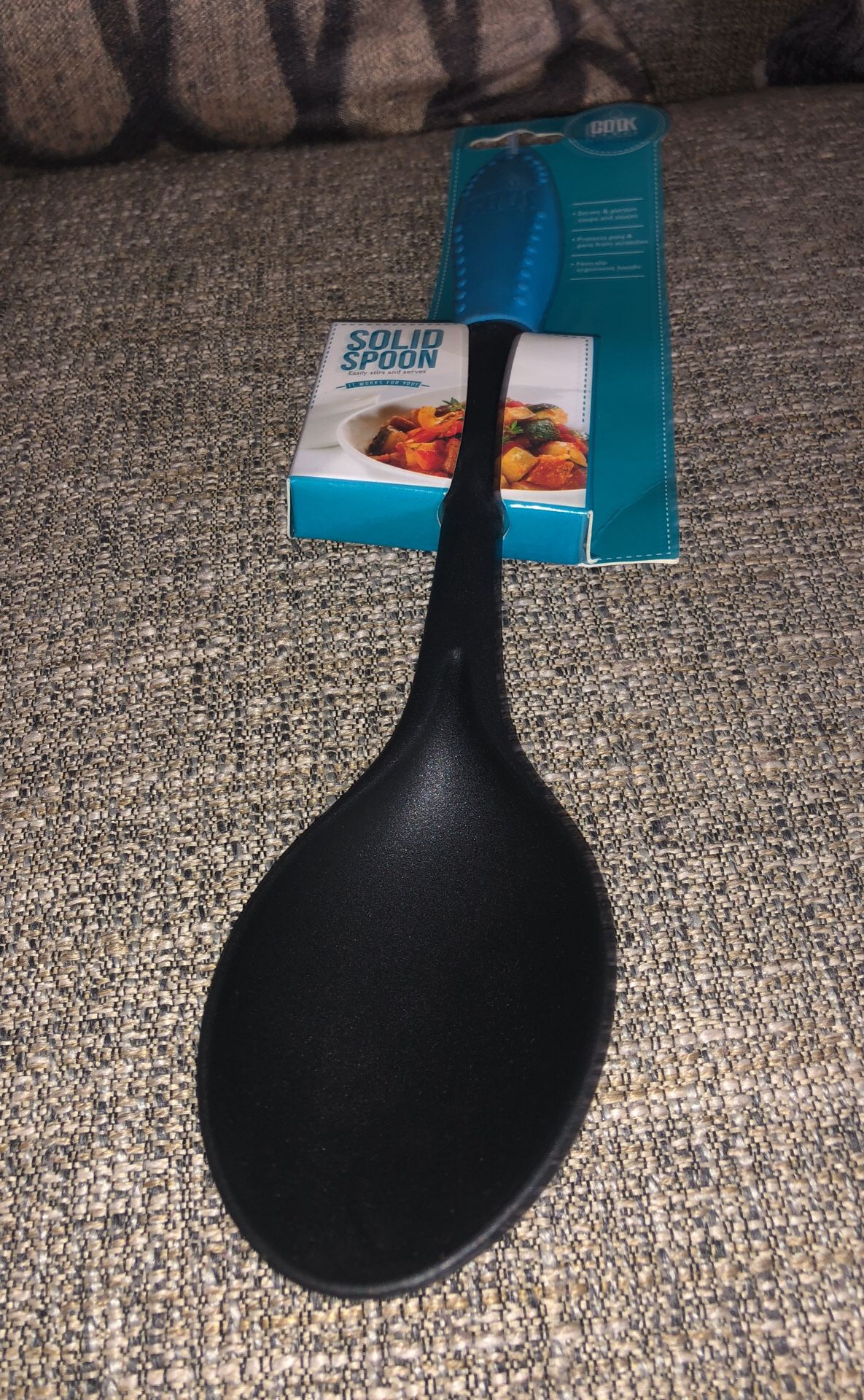 One serving spoon. Please see all the pictures and read the description