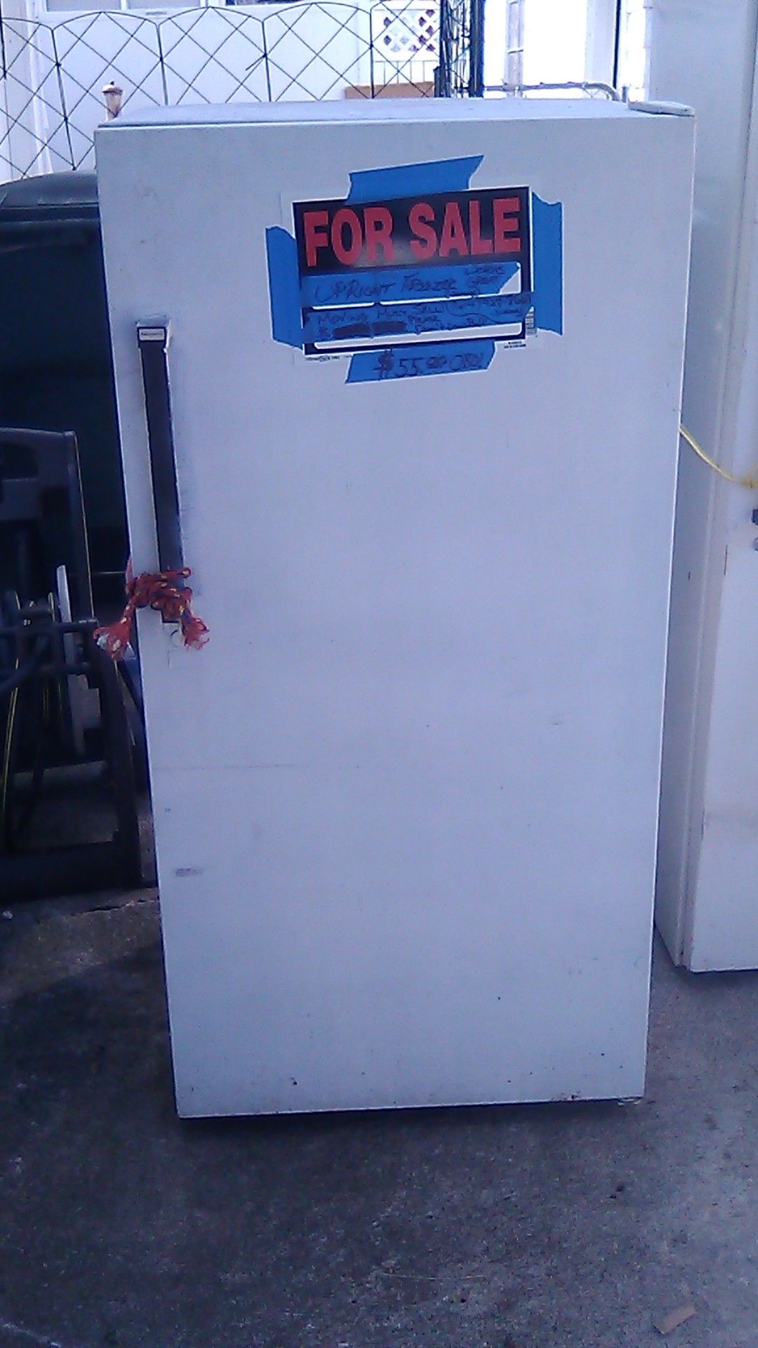 UPRIGHT FREEZER