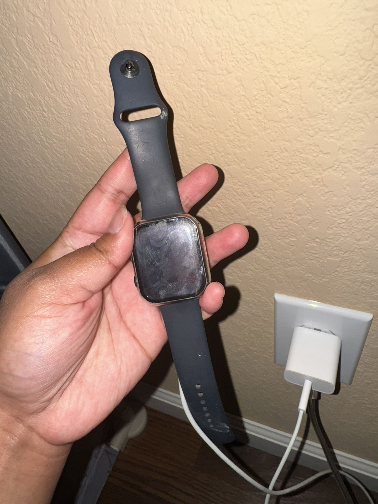 Apple Watch Series 8 Comes With Charger Cord