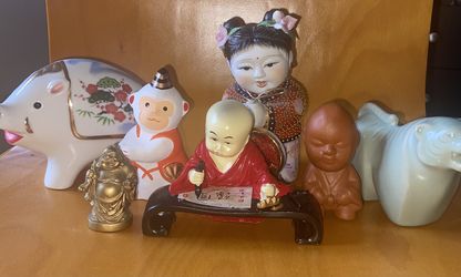 MIX LOT OF 7  DIFFERENT JAPANESE STYLE FIGURINES (BUNDLE DEAL)