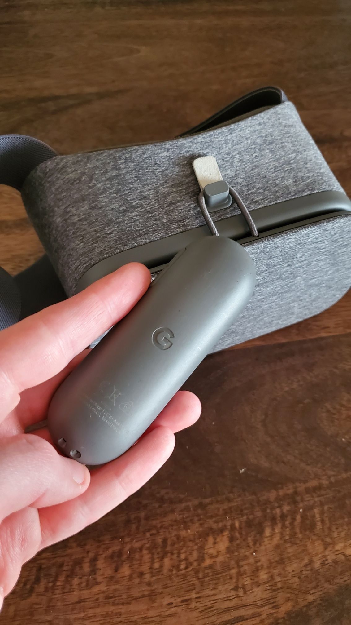 Google Daydream View 2 Charcoal Grey Virtual Reality / VR Headset