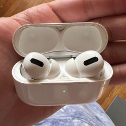 Apple airpods pro with wireless charging case + additional ear tips