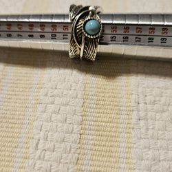 Beautiful Turquoise ring.

Boho Turquoise Gemstone Geometric Alloy Metal Ring. Size is about 6.0  see pictures on a ring sizer.

Alloy jewelry is a gr