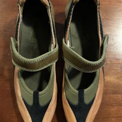 XOXO Women's Size 6 / EU 36 Gold, Green & Black Leather Platform Wedge Oxford 