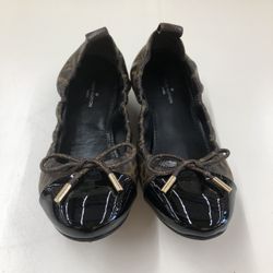 Louis Vuitton Monogram Flats (size 5.5)