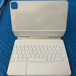 Apple Magic Keyboard Case for 11” iPad Pro