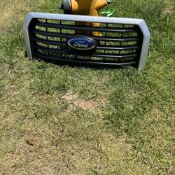 2017 f 150 OEM front grill like new