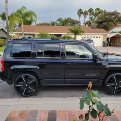 (14) Jeep Patriot, Low Miles, Clean Title, Smogged, Registered, 22"rims, In-dash Navigation System, Runs And Drives Great 