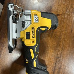 Dewalt 20V MAX XR Cordless Barrel Grip Jigsaw