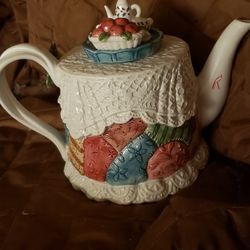 Enchanting Tea Pot with Beautiful Detail  PICK UP NORTHERN & 51st AVE