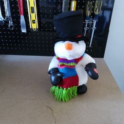 Stuffed Frosty Snowman Press Left Hand & Plays Song