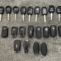 Car Keys/ Key Fobs/ Llaves De Carro