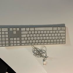 Apple Keyboard Model A1243 MB110LL/B Excellent Condition