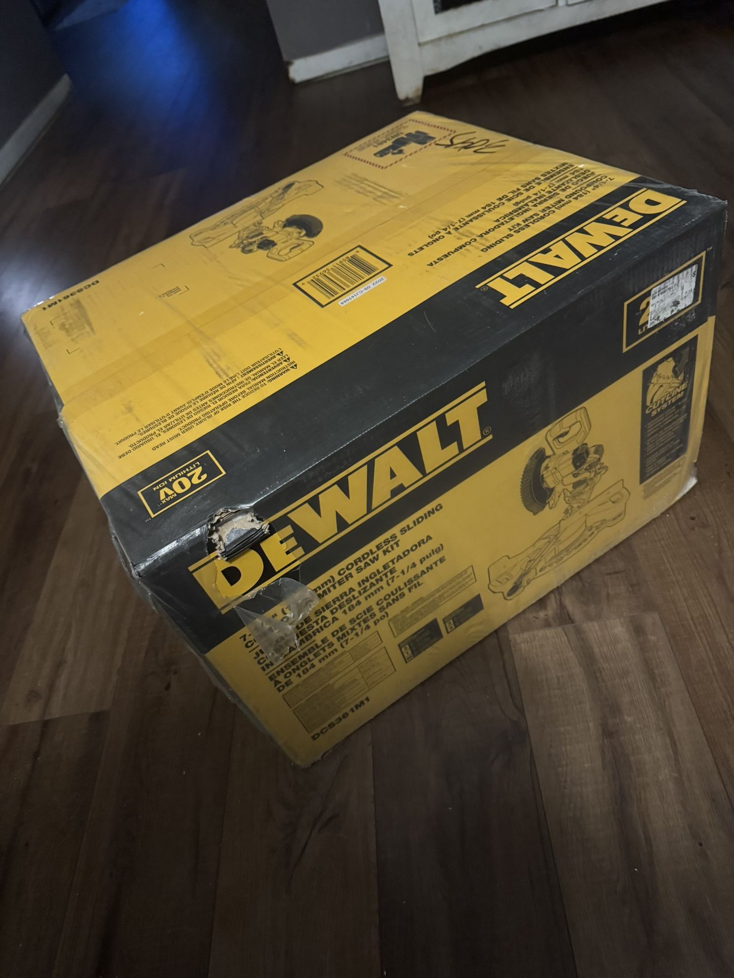 Dewalt 20V Max 7 1/4 Cordless Miter Saw Kit