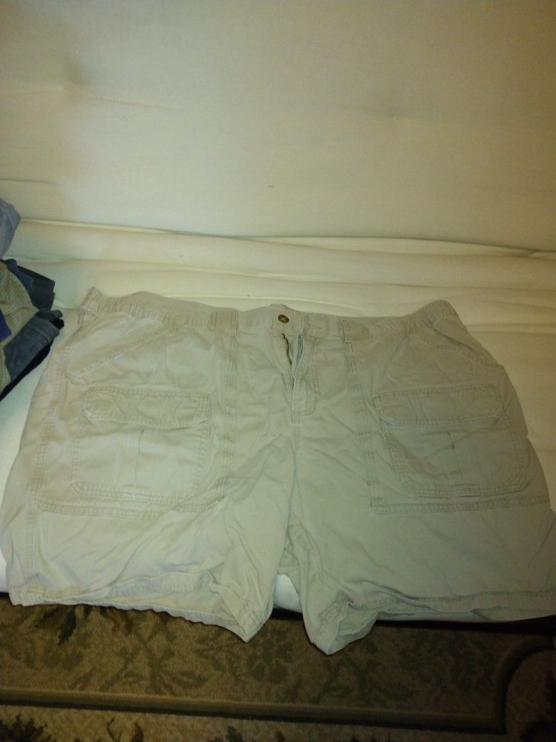 Men's Size 52 Waist Tan Cargo Shorts