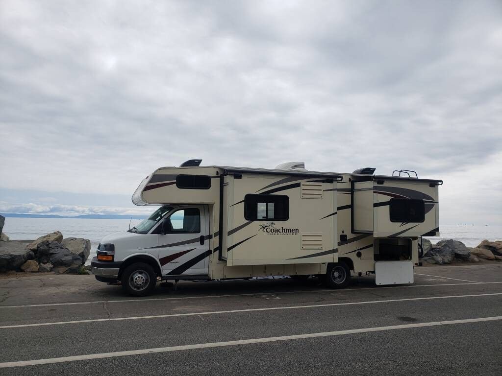 Class C Freelander Coachmen RV Camper With 2 Slide Outs