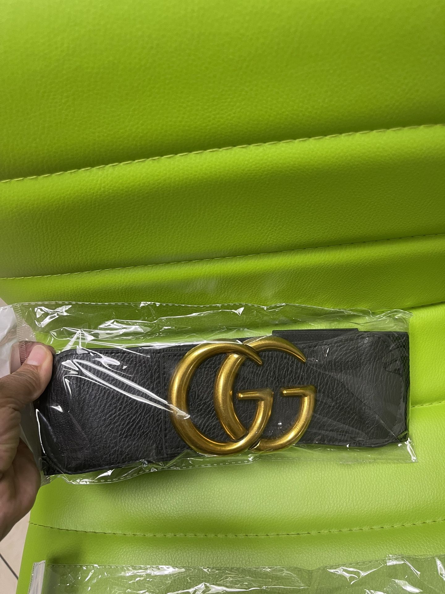 Woman’s Stretch Large Logo Belt Size 8 10 12 Price Firm