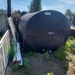 4600. GALLON. HEAVY  DUTY.  OFF GRID  WATER. CONTAINER......
