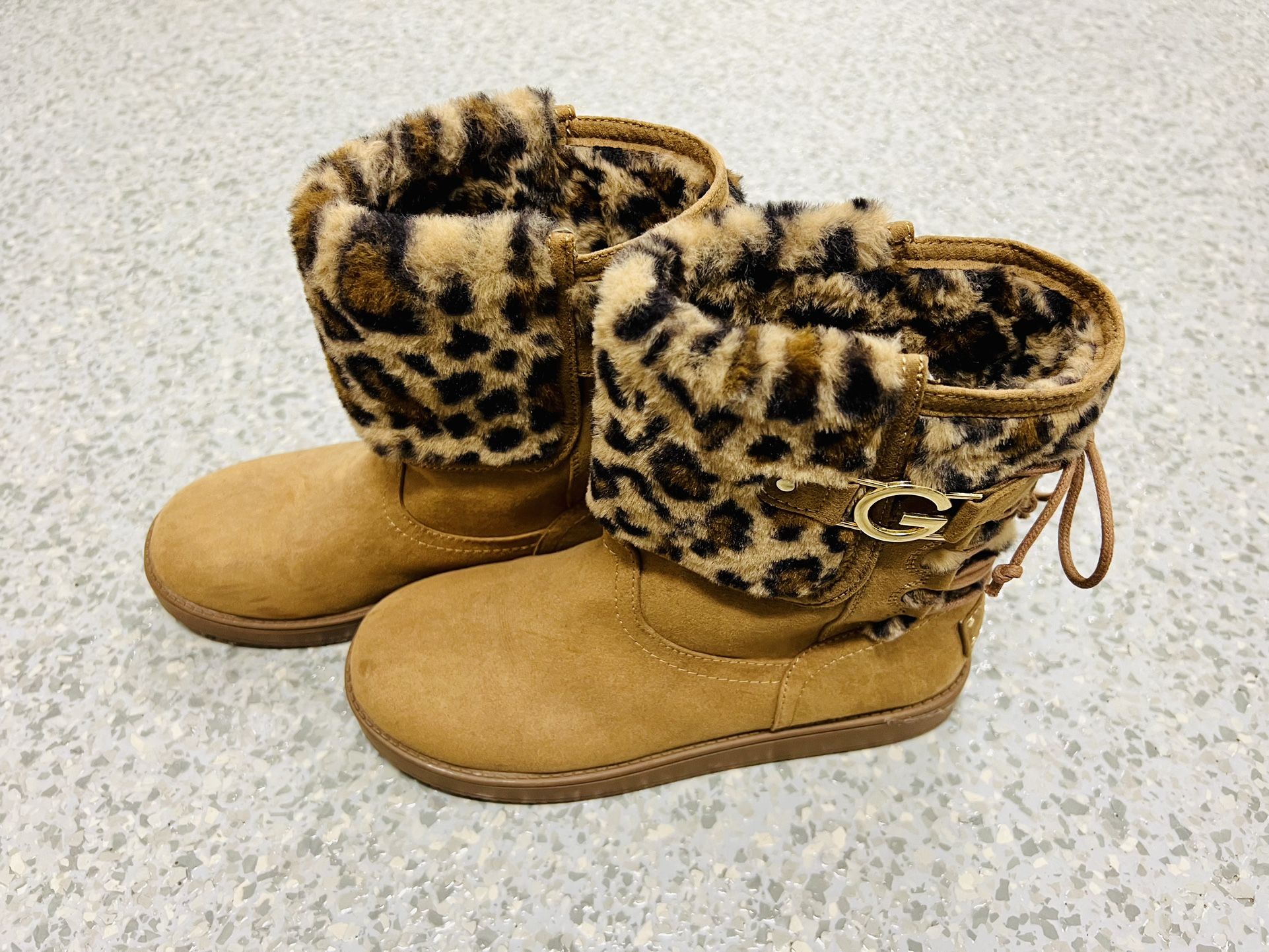 GUESS Cheetah Faux Fur Slip On Ankle Boots for Womens. Size US 7.5, Color Tan.