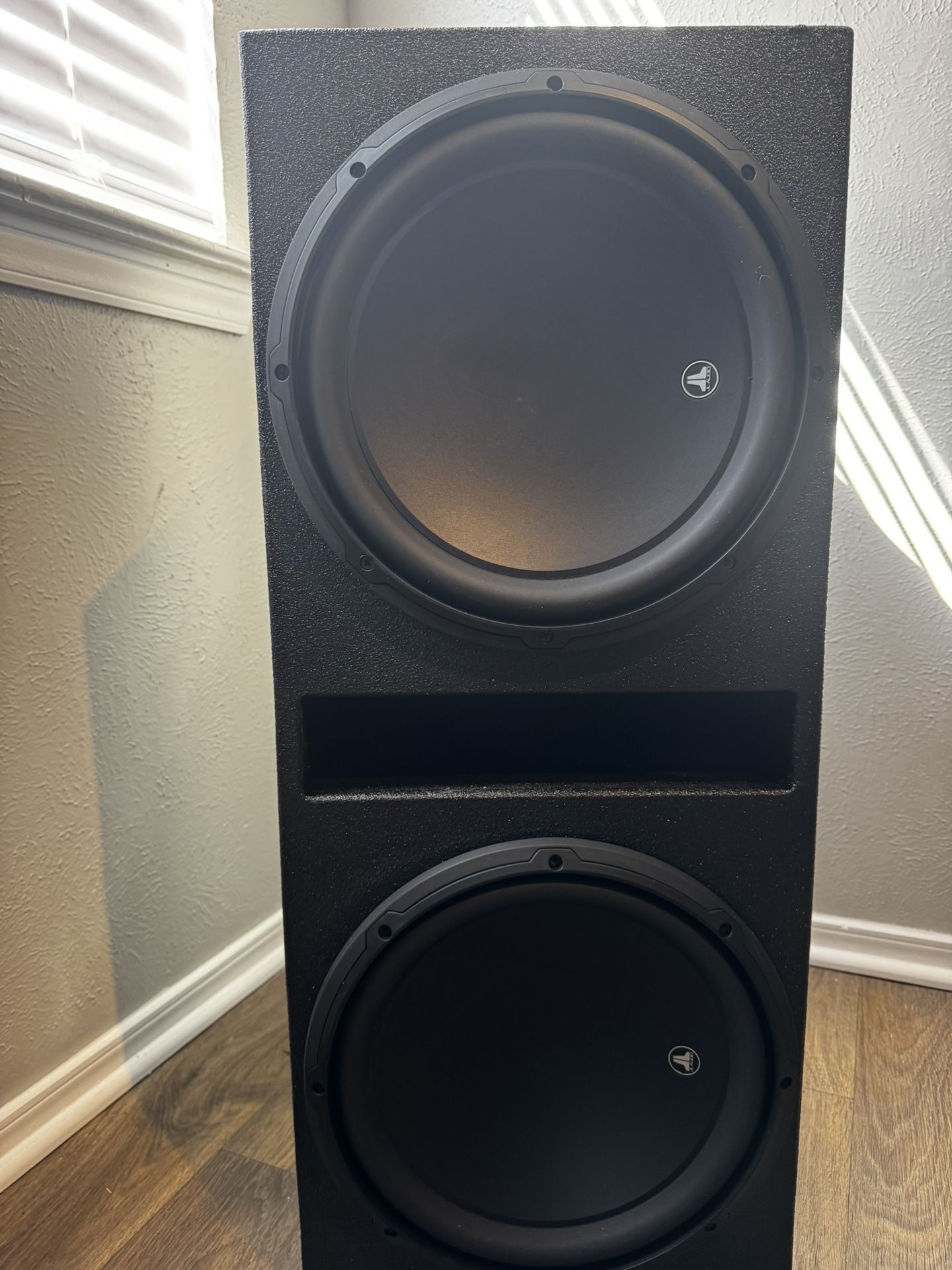 Jl Audio, W3 Speakers 12 Inch . Ported Box